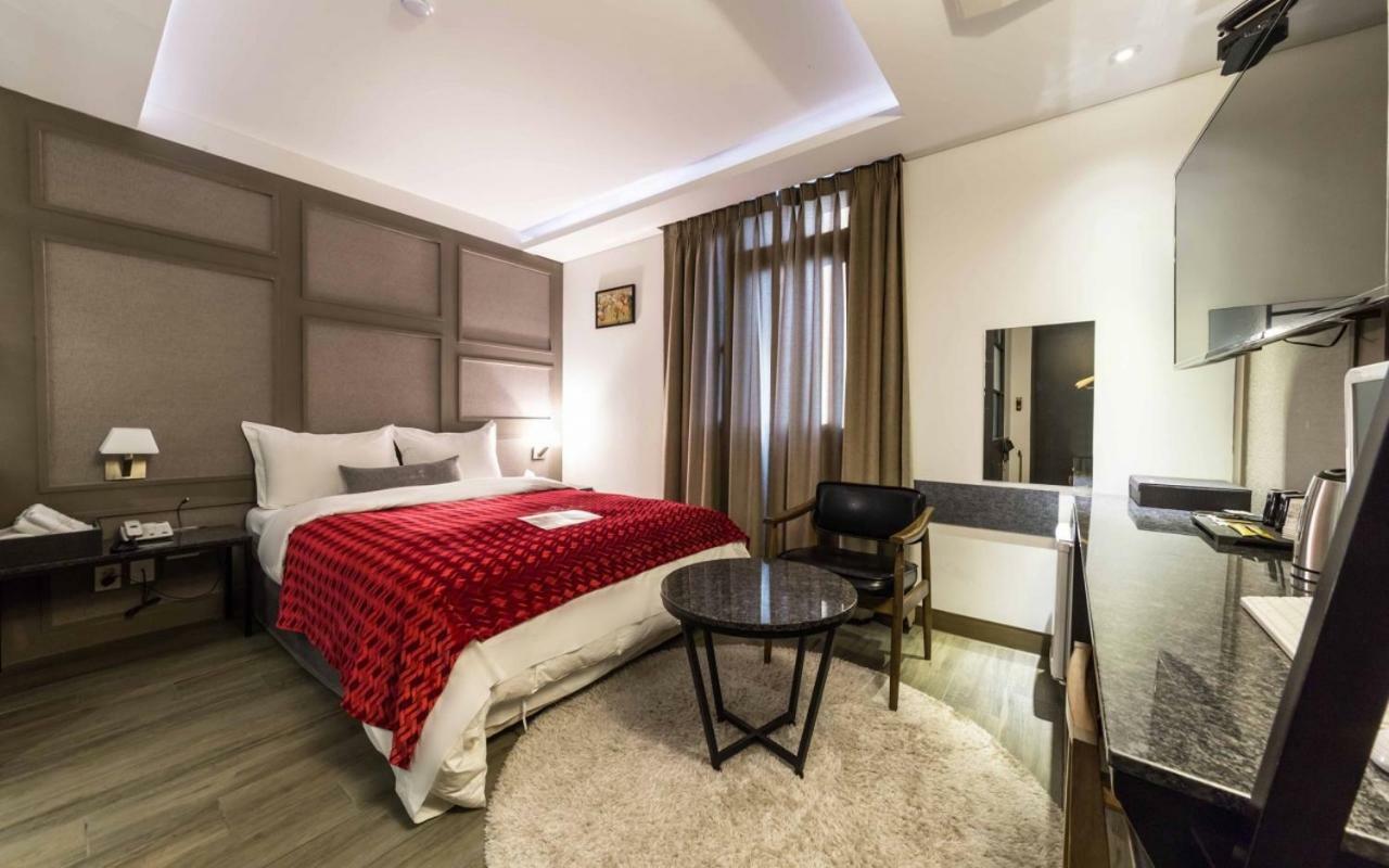 Design Hotel Ddeul& Osan Экстерьер фото