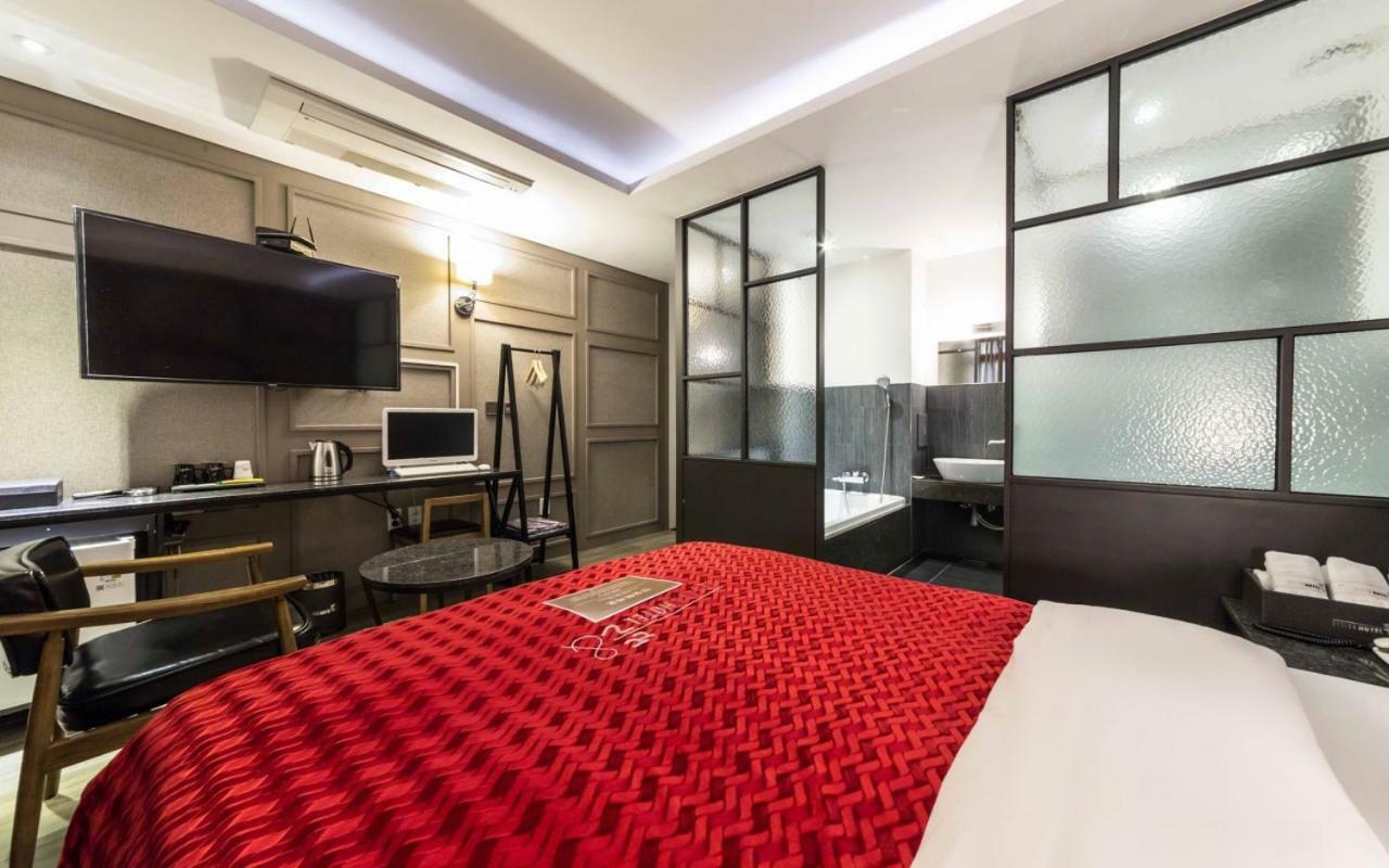 Design Hotel Ddeul& Osan Экстерьер фото