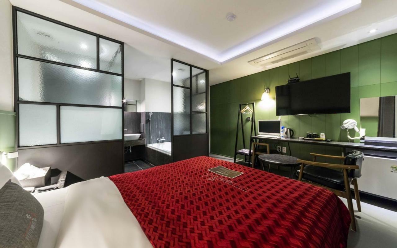 Design Hotel Ddeul& Osan Экстерьер фото